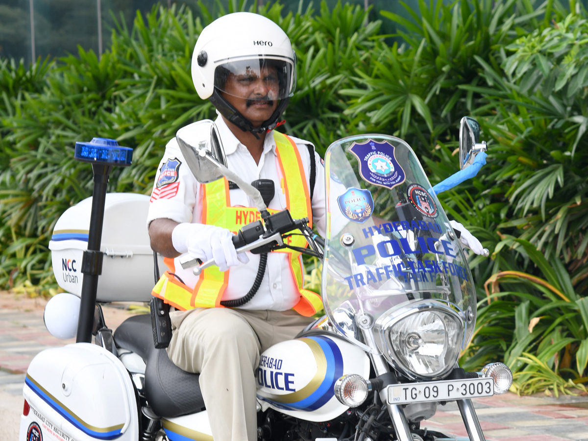 Hyderabad_20Gets_2030_20New_20Traffic_20Patrol_20Bikes_20Photos_20_285_29.jpg 6
