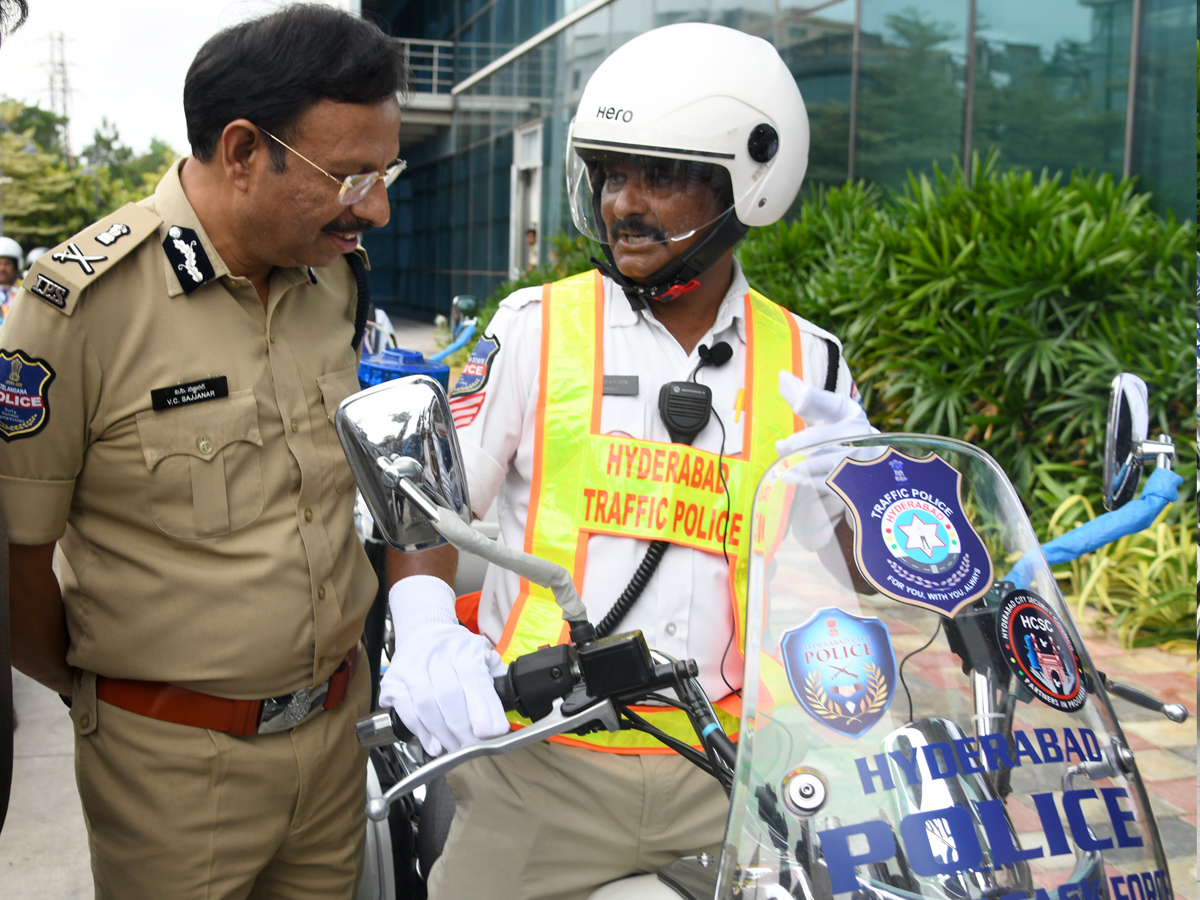 Hyderabad_20Gets_2030_20New_20Traffic_20Patrol_20Bikes_20Photos_20_287_29.jpg 8