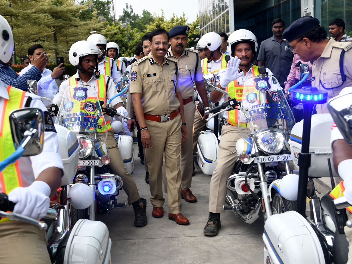 Hyderabad_20Gets_2030_20New_20Traffic_20Patrol_20Bikes_20Photos_20_289_29.jpg 10