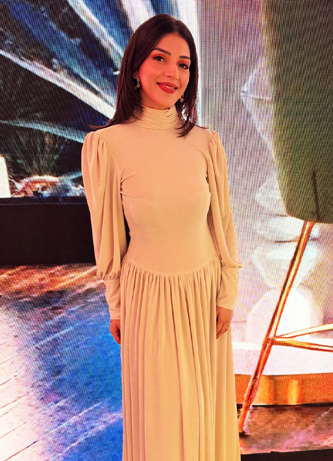Mehreen_20Pirzada_20_286_29.jpg 6