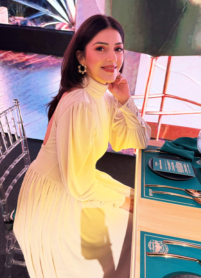 Mehreen_20Pirzada_20_288_29.jpg 8