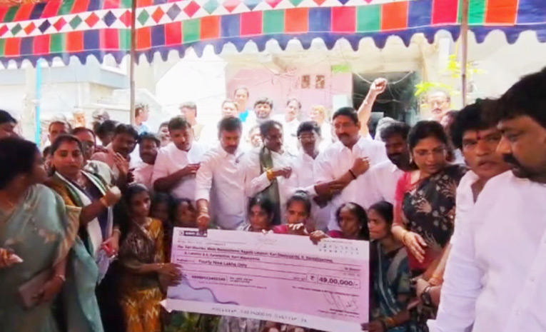 Vizag-Boat-Tragedy-Ysrcp-Financial-Assistance-To-Fishing-Families.jpg