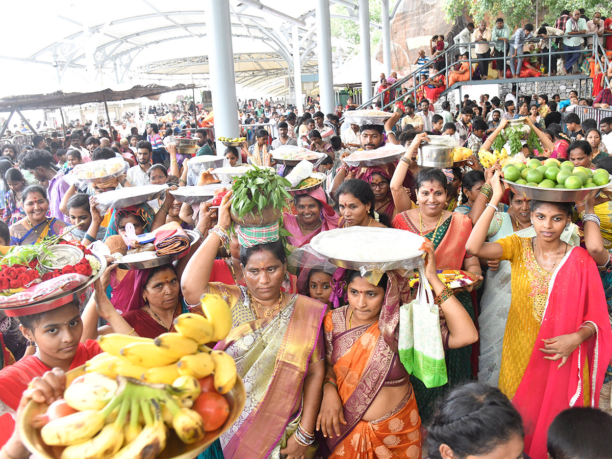 Ashada_20Mahotsav_20Grand_20Celebrations_20At_20Indrakeeladri_20hill_20Vijayawada__20_2816_29.jpg 16