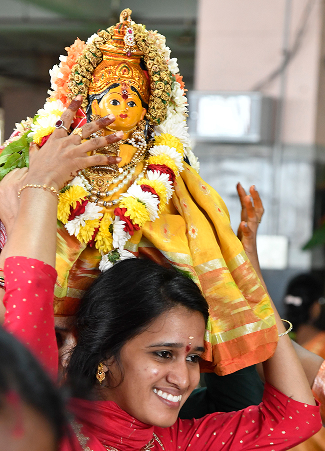 Ashada_20Mahotsav_20Grand_20Celebrations_20At_20Indrakeeladri_20hill_20Vijayawada__20_2820_29_1.jpg 19