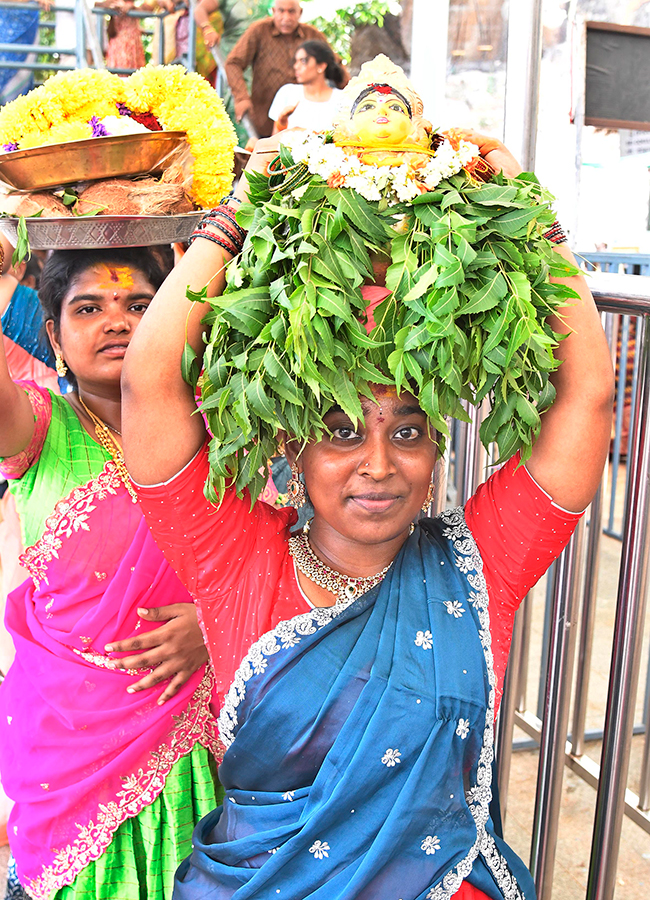 Ashada_20Mahotsav_20Grand_20Celebrations_20At_20Indrakeeladri_20hill_20Vijayawada__20_2822_29_1.jpg 21