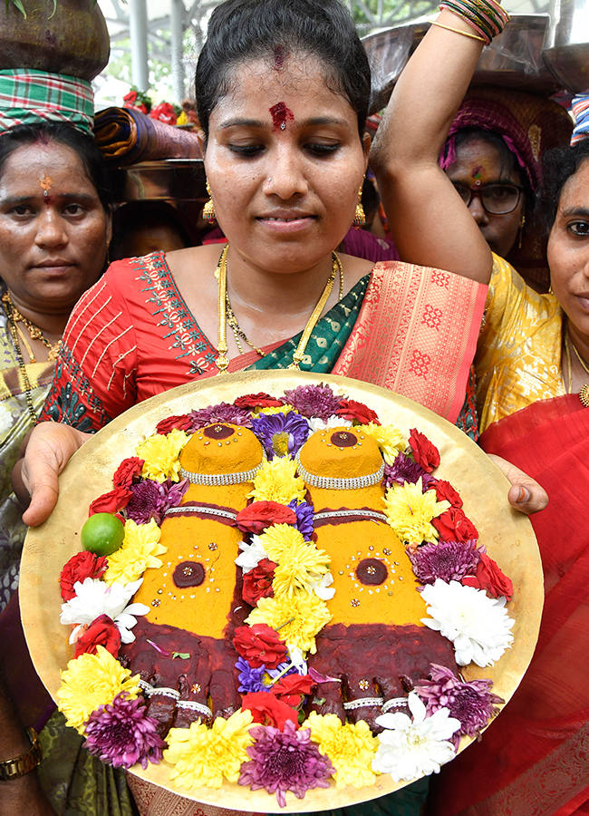 Ashada_20Mahotsav_20Grand_20Celebrations_20At_20Indrakeeladri_20hill_20Vijayawada__20_2823_29_1.jpg 22