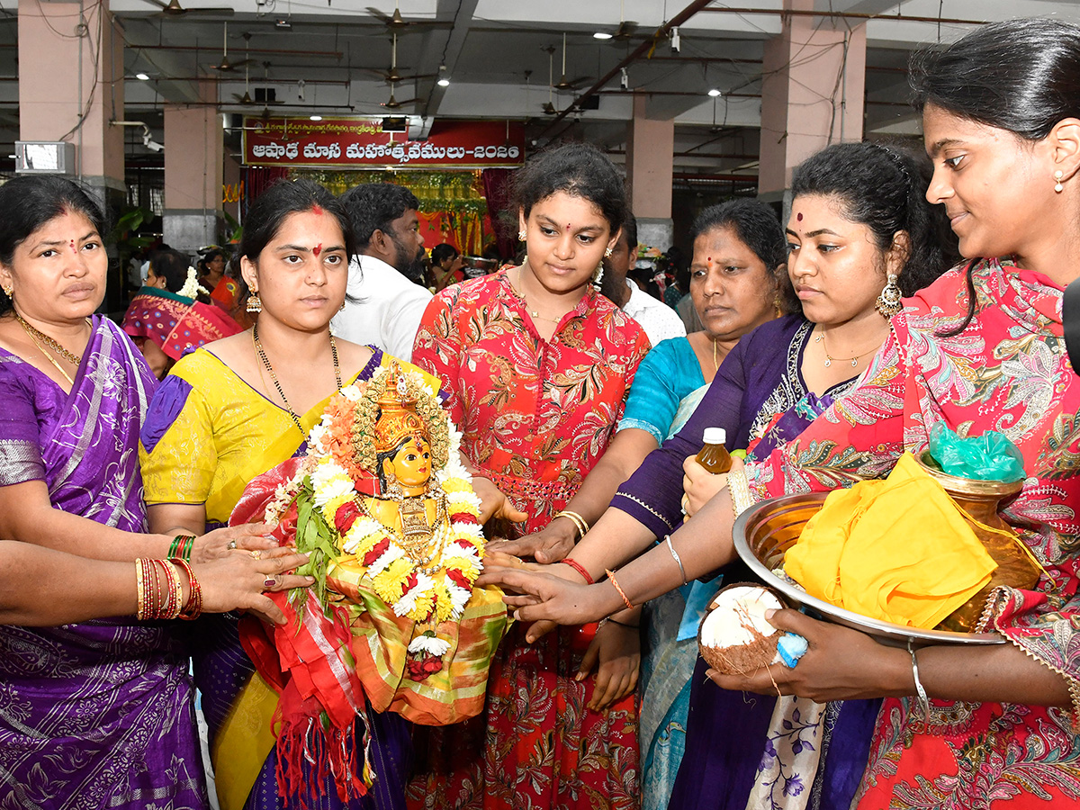 Ashada_20Mahotsav_20Grand_20Celebrations_20At_20Indrakeeladri_20hill_20Vijayawada__20_283_29.jpg 3