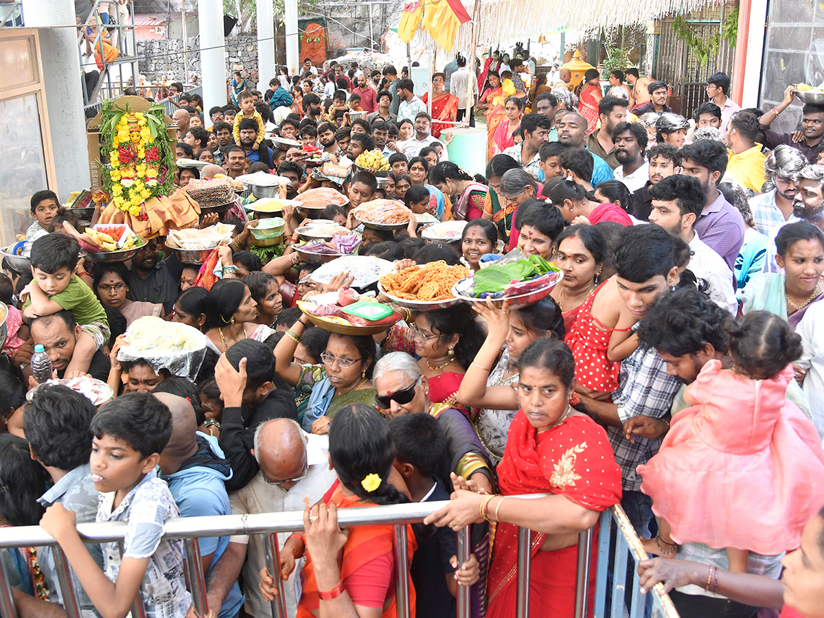 Ashada_20Mahotsav_20Grand_20Celebrations_20At_20Indrakeeladri_20hill_20Vijayawada__20_287_29.jpg 7