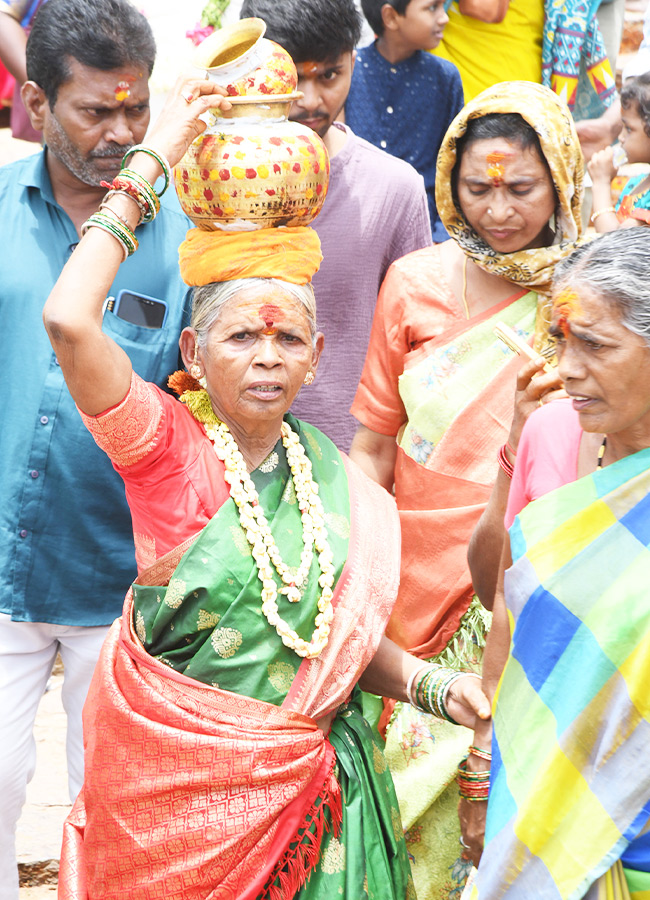 GOLCONDA_20BONALU_20_2813_29.jpg 13
