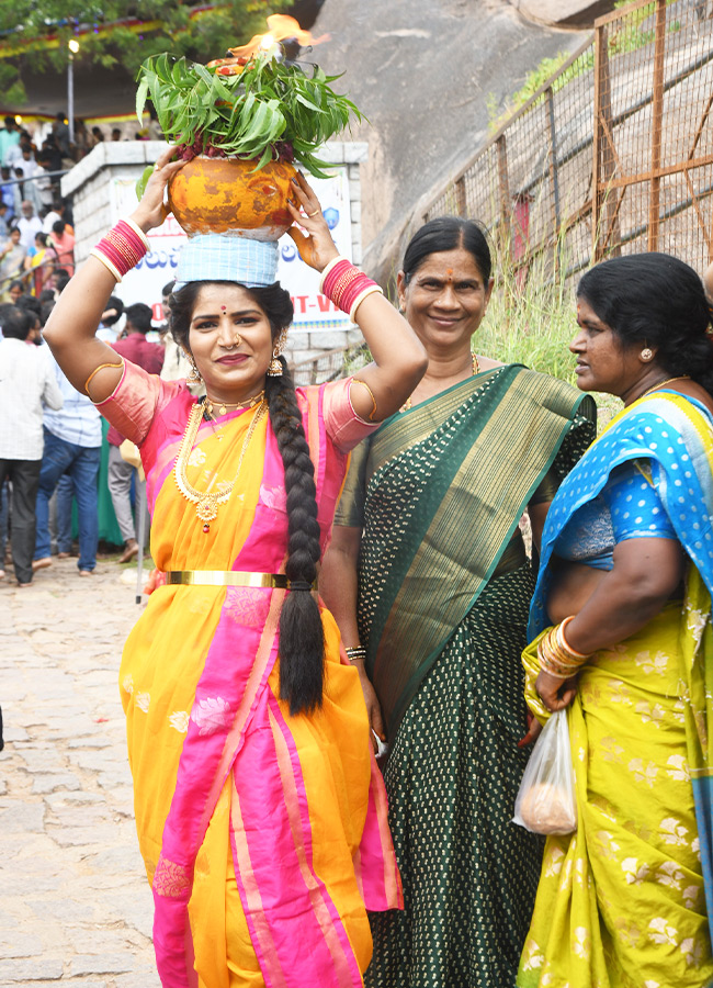 GOLCONDA_20BONALU_20_2814_29.jpg 14
