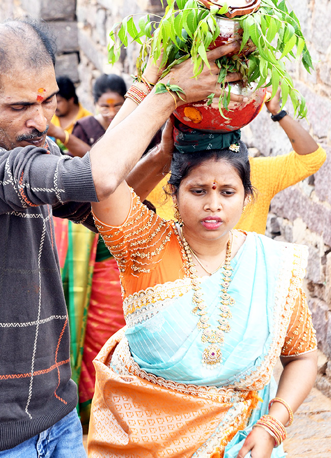GOLCONDA_20BONALU_20_2815_29.jpg 15
