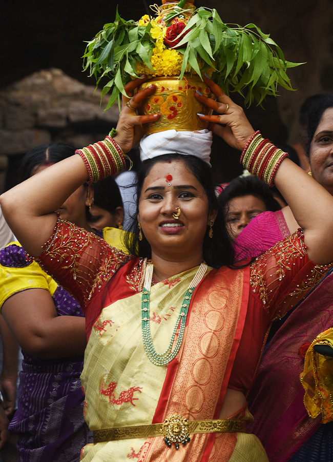 GOLCONDA_20BONALU_20_2818_29.jpg 18