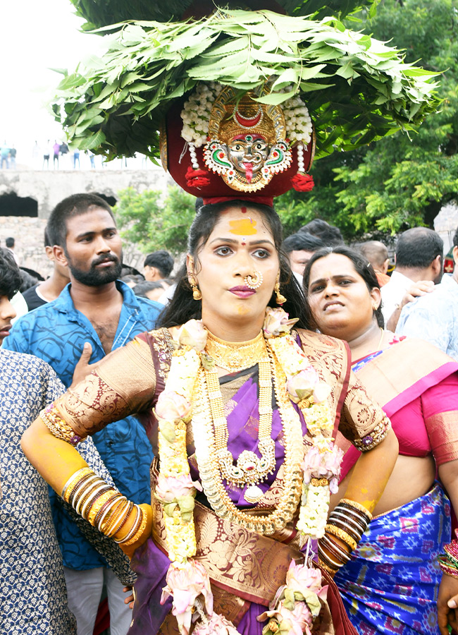 GOLCONDA_20BONALU_20_2819_29.jpg 19