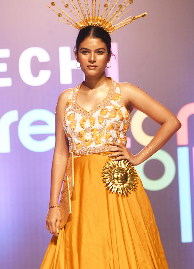 HAMSTECH_20CREATORS_20COLLECT_202026_20AND_20FASHION_20SHOW_20AT_20THE_20ADRESS_20CONVENCTION_20NARSING_20_285_29.jpg 5