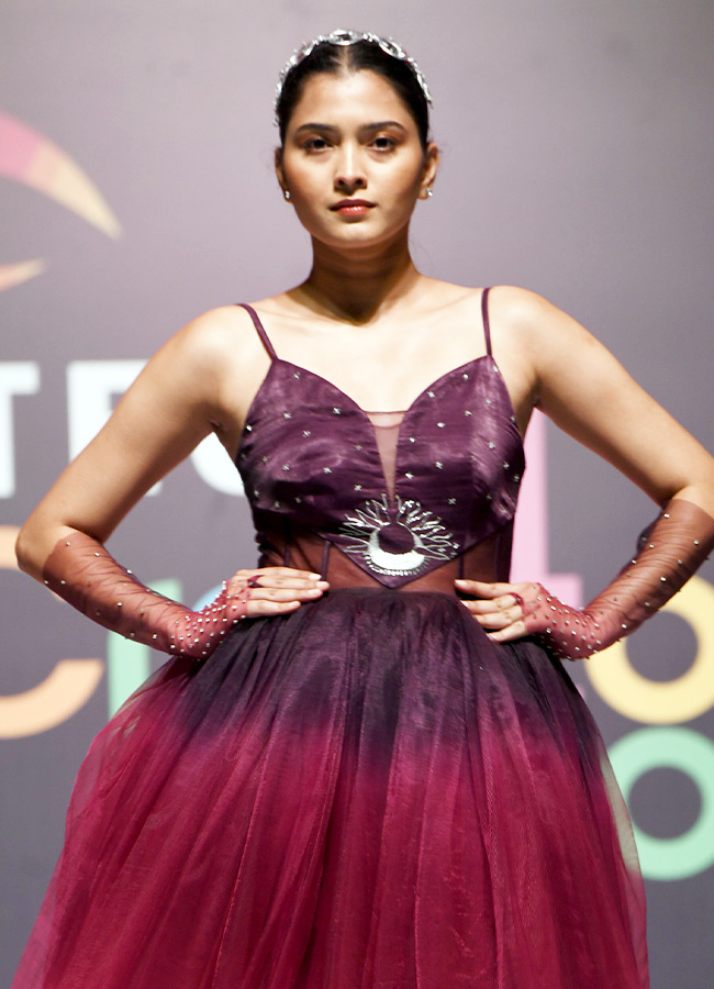 HAMSTECH_20CREATORS_20COLLECT_202026_20AND_20FASHION_20SHOW_20AT_20THE_20ADRESS_20CONVENCTION_20NARSING_20_286_29.jpg 6