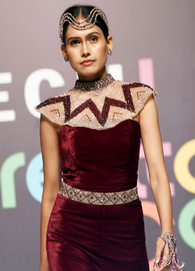 HAMSTECH_20CREATORS_20COLLECT_202026_20AND_20FASHION_20SHOW_20AT_20THE_20ADRESS_20CONVENCTION_20NARSING_20_289_29.jpg 9