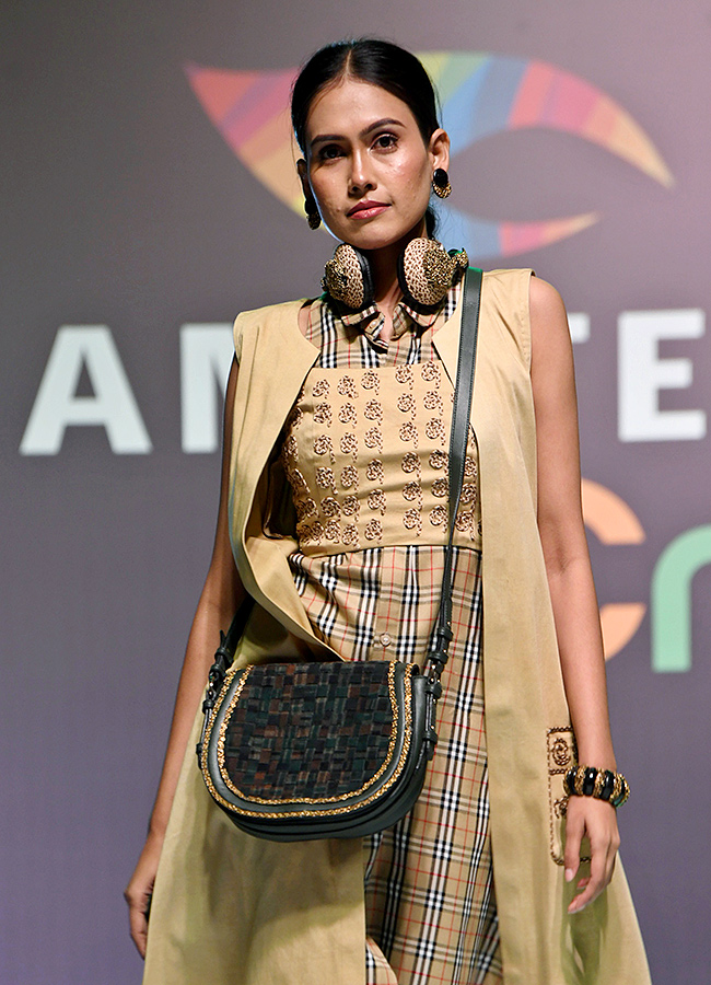Hamstech_20Creators_20Collect_20Fashion_20Show_20In_20Hyderabad__20_2814_29.jpg 14
