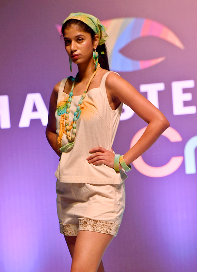 Hamstech_20Creators_20Collect_20Fashion_20Show_20In_20Hyderabad__20_2817_29.jpg 17