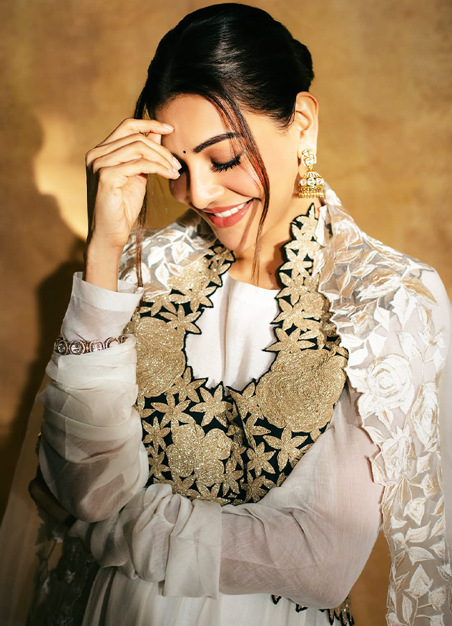 Kajal_20Aggarwal_20_2810_29.jpg 10