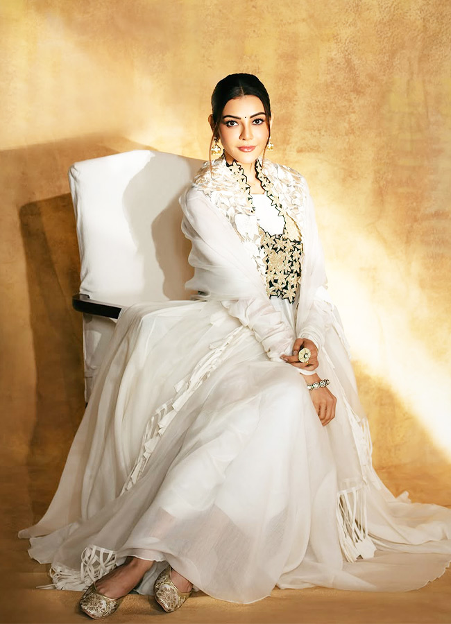 Kajal_20Aggarwal_20_2811_29.jpg 11