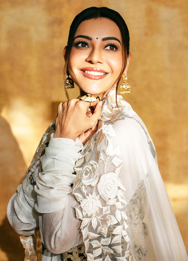 Kajal_20Aggarwal_20_2812_29.jpg 12