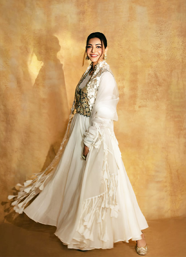 Kajal_20Aggarwal_20_284_29.jpg 4