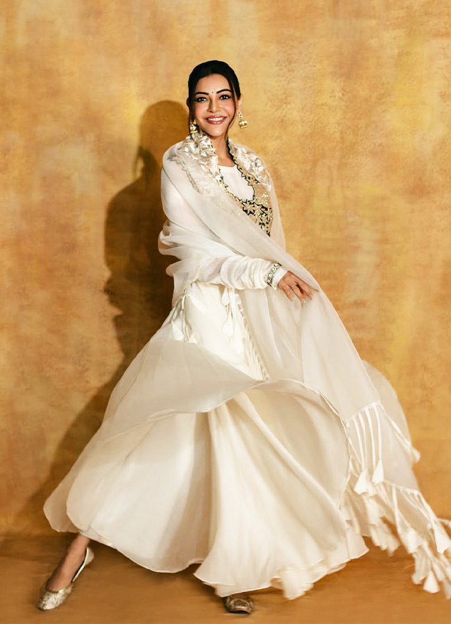 Kajal_20Aggarwal_20_285_29.jpg 5