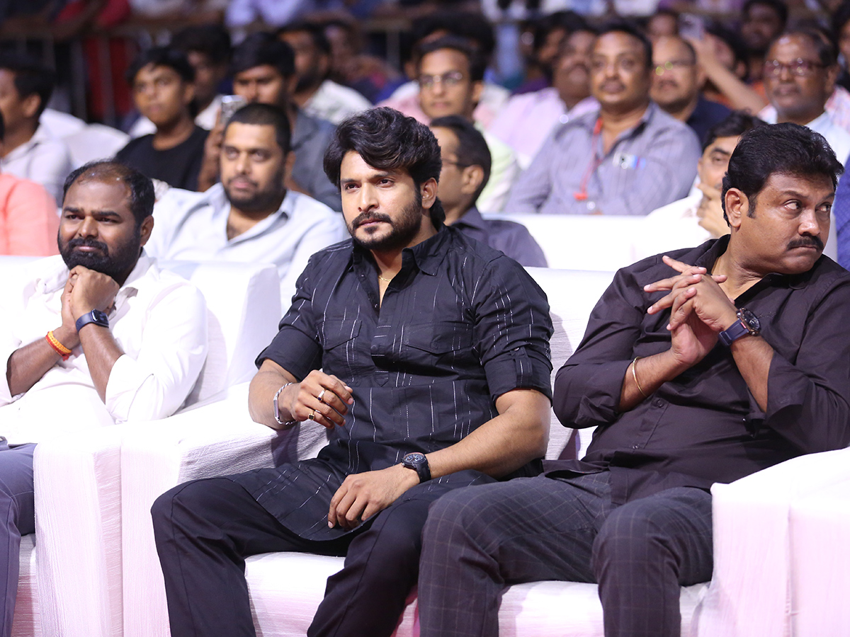 Akhil_20Akkineni_20LENIN_20BlockBuster_20Success_20Meet_20Event_20HD_20Photos__20_2828_29.jpg 23