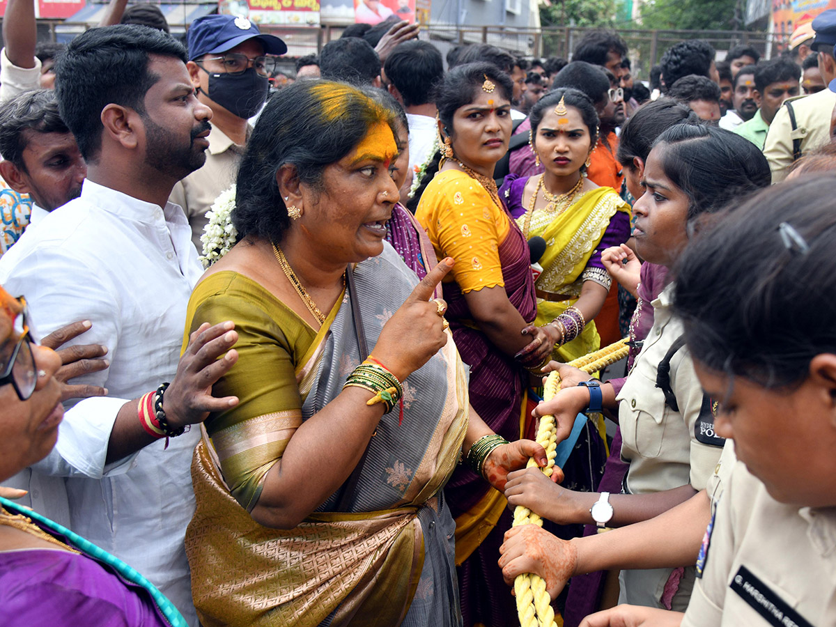 Devotional_20_20Balkampet_20Yellamma_20Kalyanotsavam_202026_20HD_20Photos__20_2816_29.jpg 16