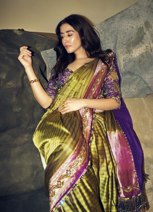 Jonita_20Gandhi_20_2811_29.jpg 11