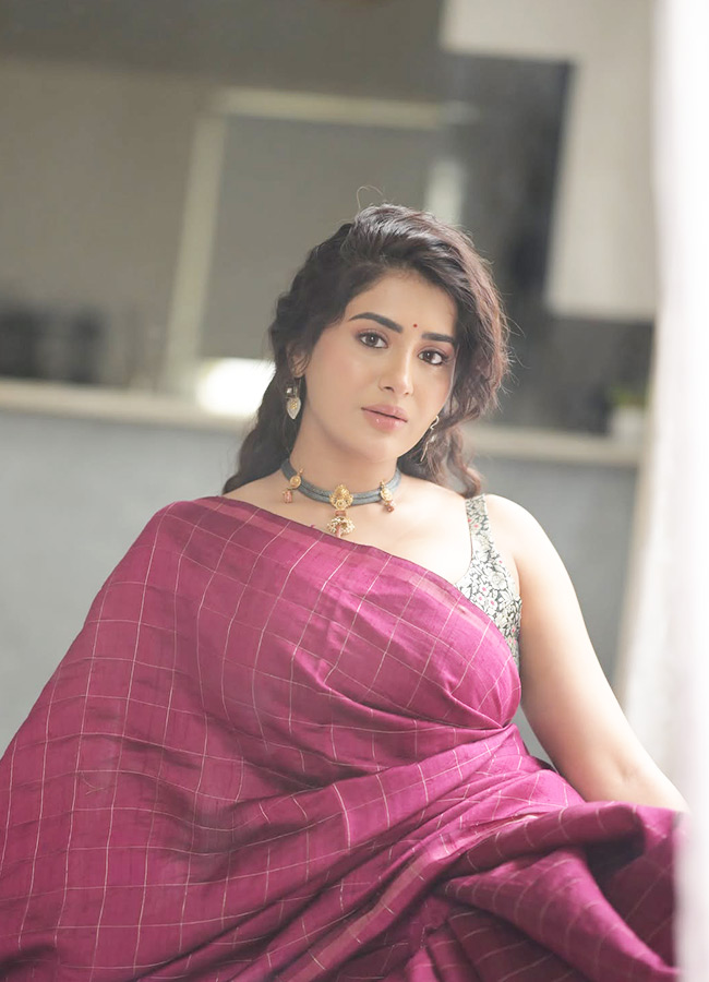 Rashi_20Singh_20_2810_29.jpg 10
