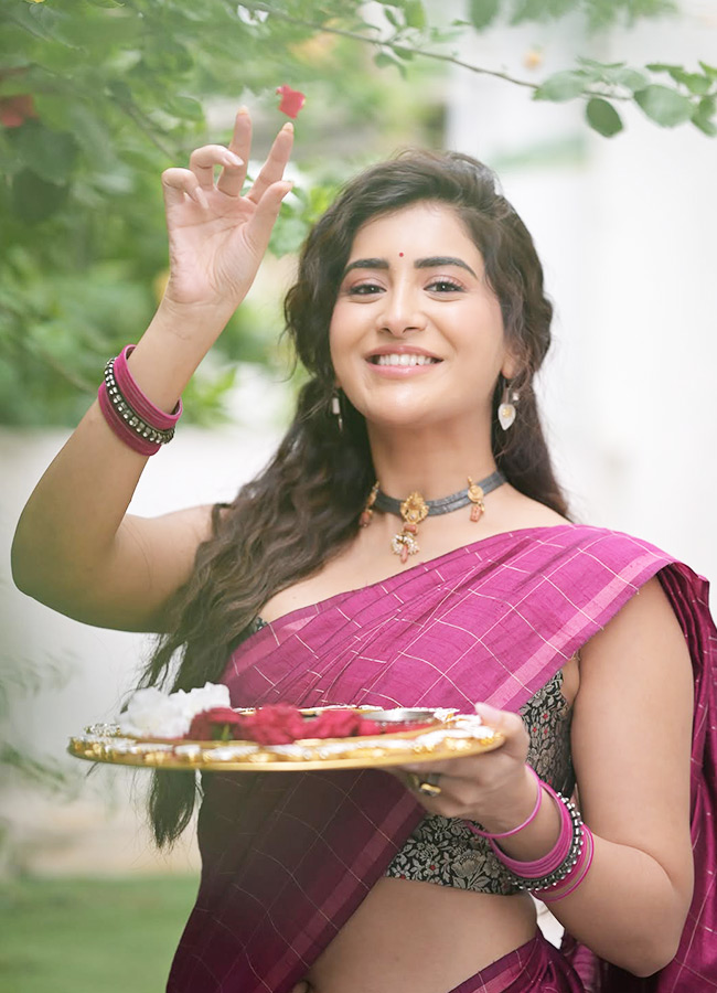 Rashi_20Singh_20_283_29.jpg 3