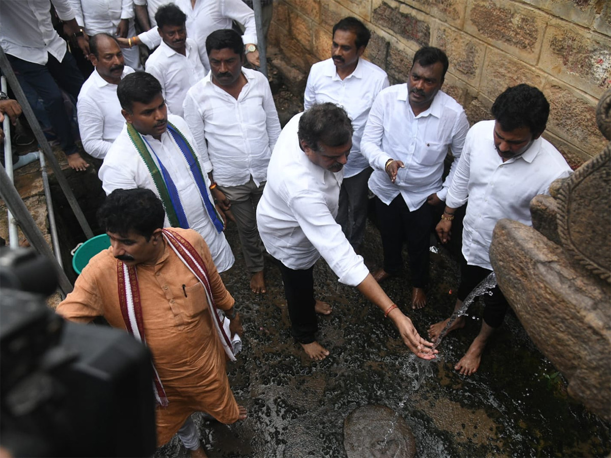 YSRCP_20Chalo_20Panchadarla_20Program_20Photo_20Gallery__20_2824_29.jpg 24