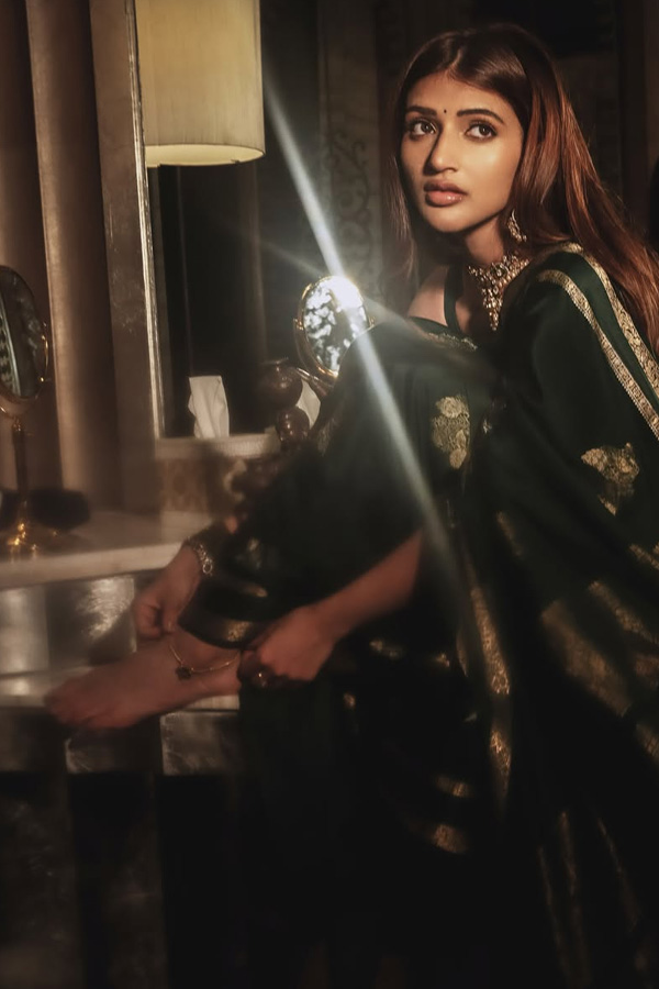 Actress_20sreeleela_20Looks_20Absolutely_20Adorable_20In_20a_20Graceful_20Green_20Saree_20Photos_20_286_29.jpg 7