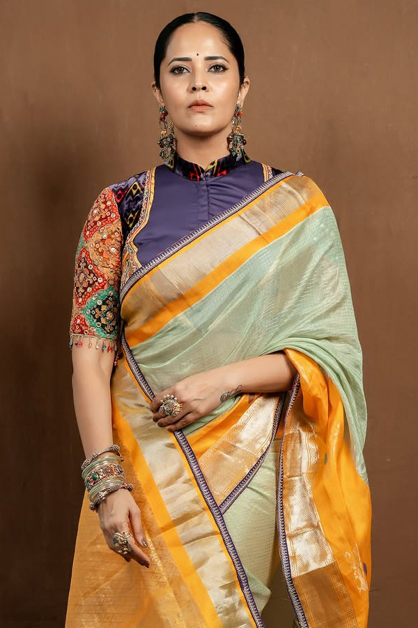Anasuya_20Bharadwaj_20Stunning_20Looks_20In_20Saree_20Photos_20_2810_29.jpg 11
