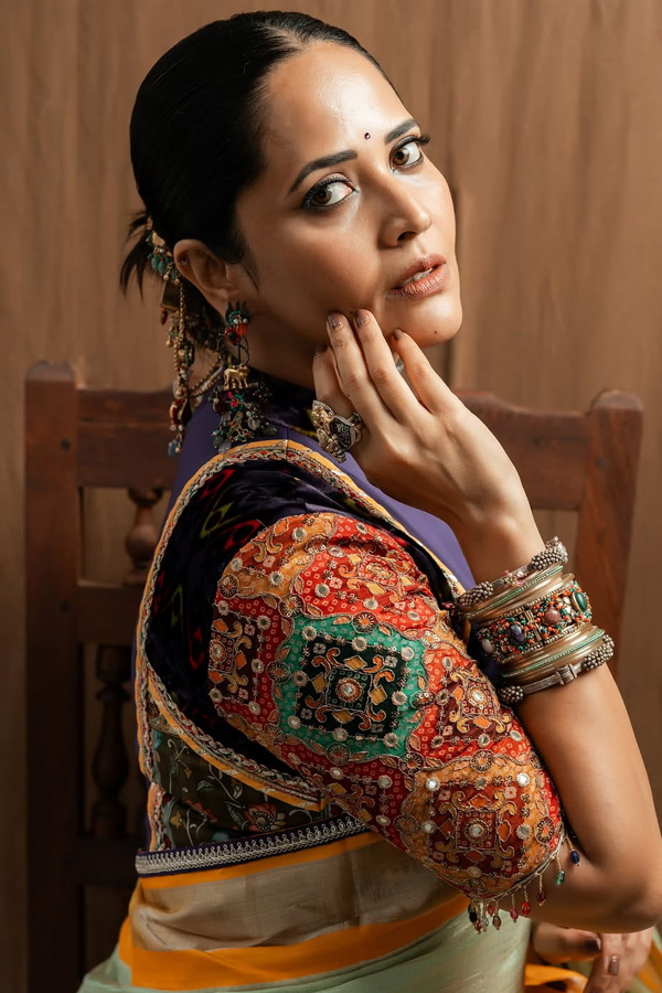 Anasuya_20Bharadwaj_20Stunning_20Looks_20In_20Saree_20Photos_20_2811_29.jpg 12