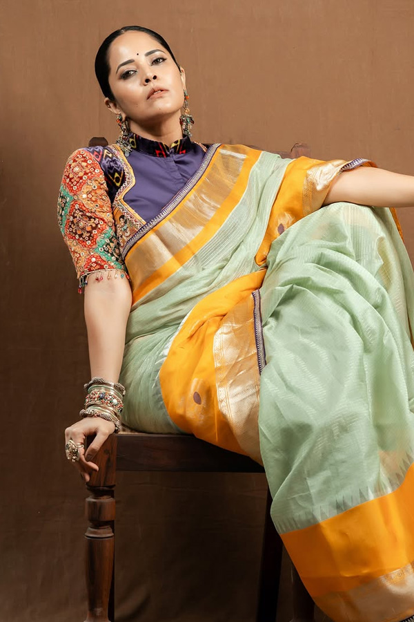Anasuya_20Bharadwaj_20Stunning_20Looks_20In_20Saree_20Photos_20_2814_29.jpg 15