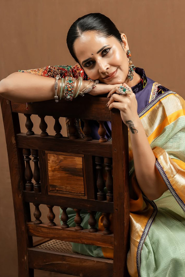 Anasuya_20Bharadwaj_20Stunning_20Looks_20In_20Saree_20Photos_20_284_29.jpg 5