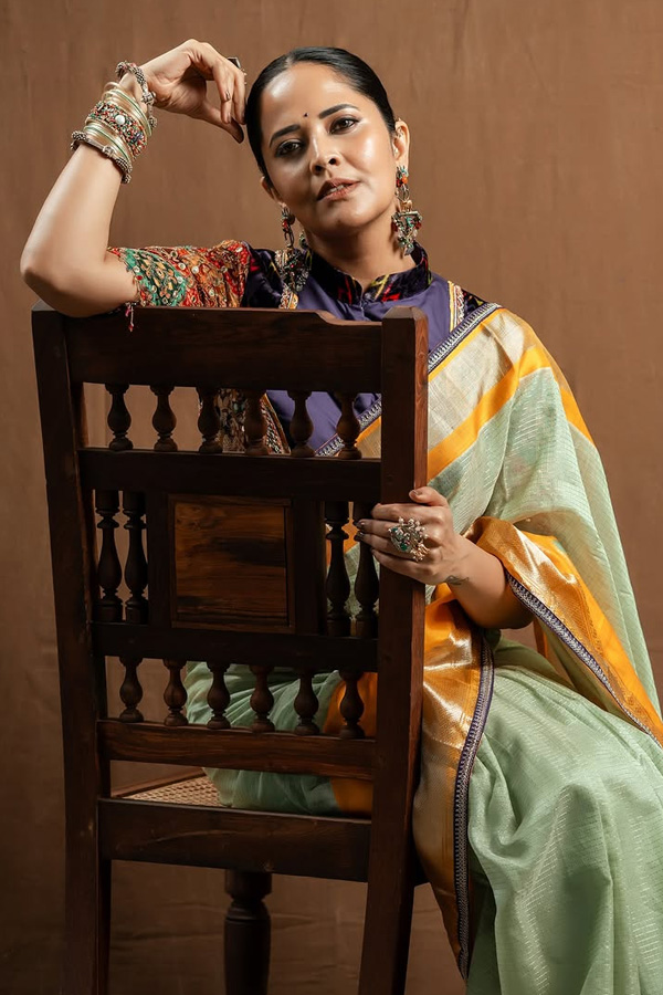Anasuya_20Bharadwaj_20Stunning_20Looks_20In_20Saree_20Photos_20_285_29.jpg 6