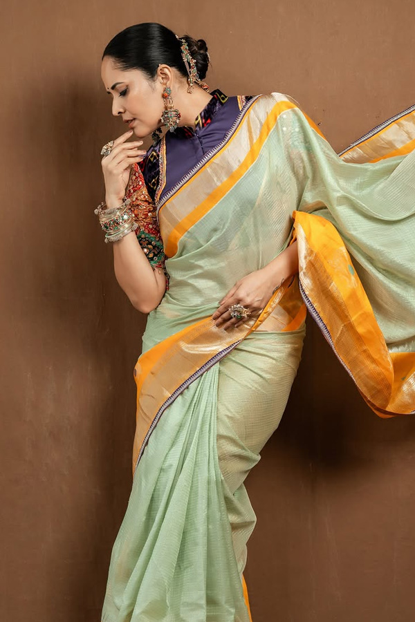 Anasuya_20Bharadwaj_20Stunning_20Looks_20In_20Saree_20Photos_20_289_29.jpg 10