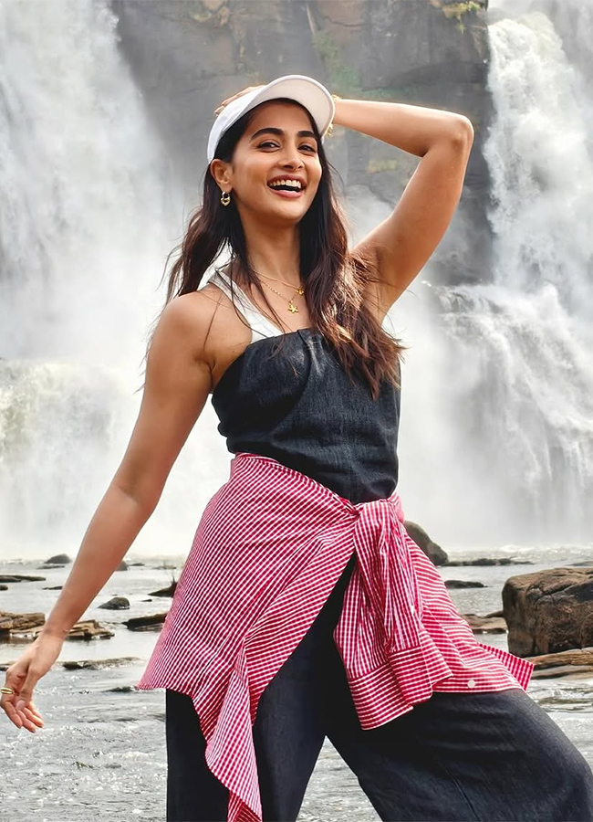 Jana_20Nayagan_20Movie_20_20Actress_20Pooja_20Hegde_20Trending_20Photos__20_2815_29.jpg 15