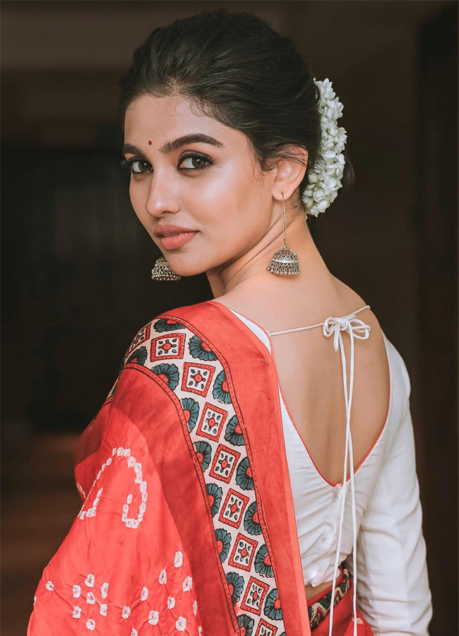 Actress_20Mamitha_20Baiju_20in_20Jana_20Nayagan_20Viral_20Photos__20_2812_29.jpg 12