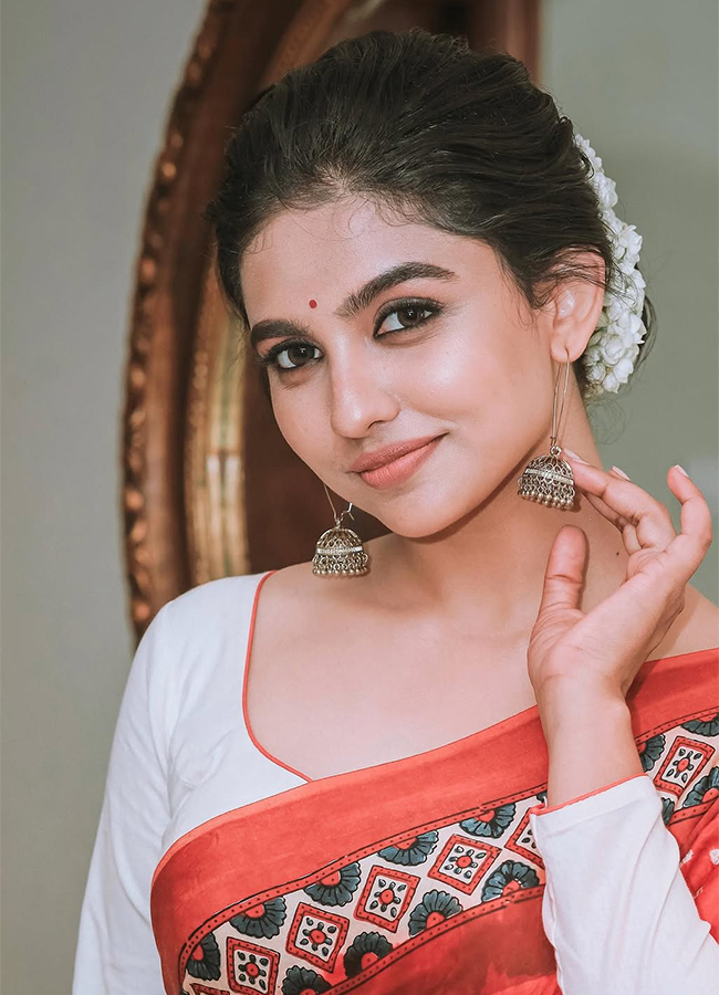 Actress_20Mamitha_20Baiju_20in_20Jana_20Nayagan_20Viral_20Photos__20_2813_29.jpg 13