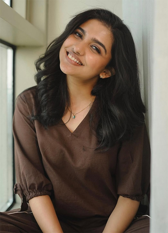 Actress_20Mamitha_20Baiju_20in_20Jana_20Nayagan_20Viral_20Photos__20_2816_29.jpg 16