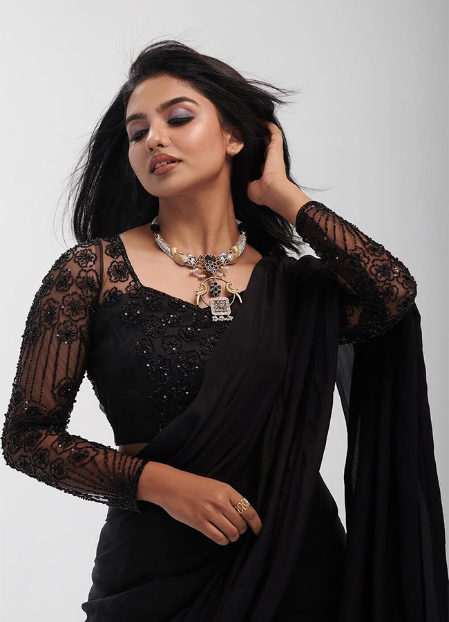 Actress_20Mamitha_20Baiju_20in_20Jana_20Nayagan_20Viral_20Photos__20_2817_29.jpg 17