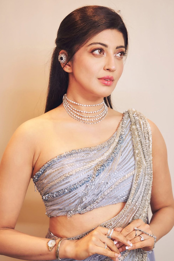 Actress_20Pranitha_20Subhash_20Stunning_20Photos_20_281_29.jpg 2