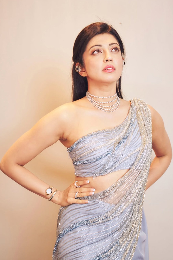 Actress_20Pranitha_20Subhash_20Stunning_20Photos_20_282_29.jpg 3