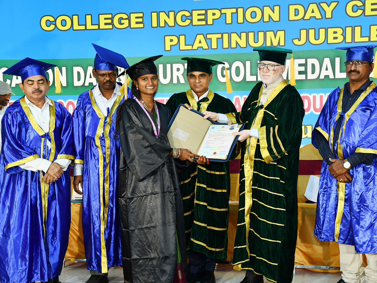 Nagarjuna_20Government_20College_20First_20Convocation_20At_20Nalgonda__20_2813_29_0.jpg 12