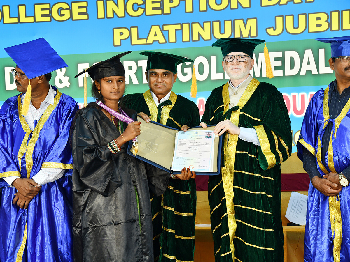 Nagarjuna_20Government_20College_20First_20Convocation_20At_20Nalgonda__20_2814_29_0.jpg 13