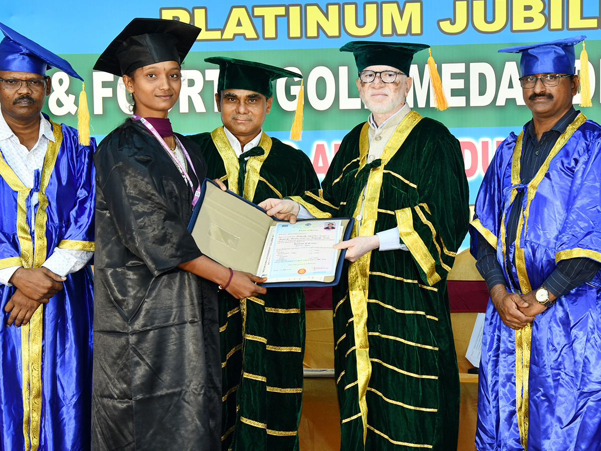 Nagarjuna_20Government_20College_20First_20Convocation_20At_20Nalgonda__20_2819_29.jpg 18